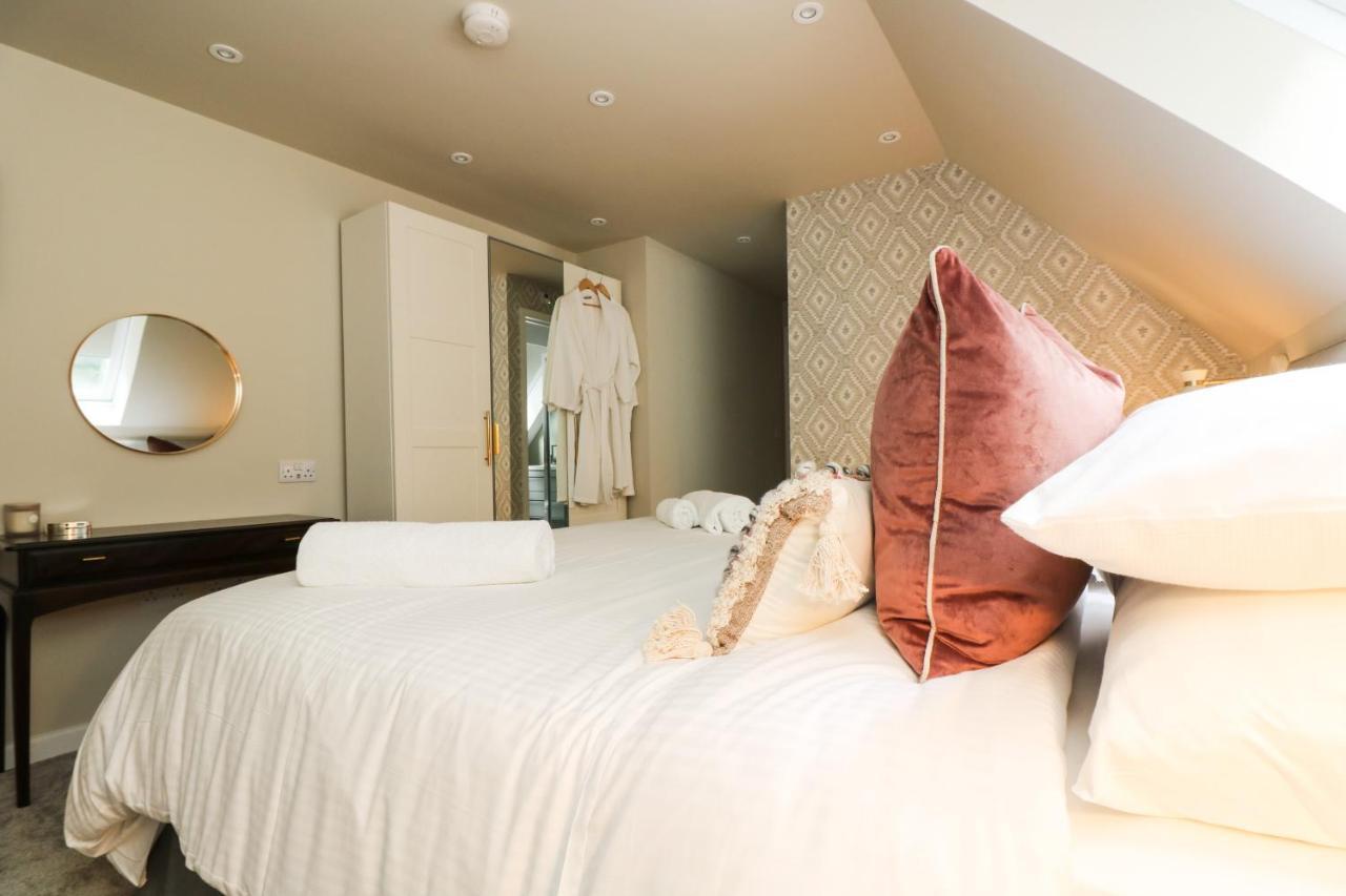 Robin'S Nest At The Shire Inn แคมบอร์น ภายนอก รูปภาพ